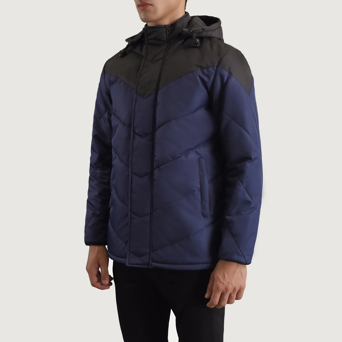 
Black & Blue Full-Grain Leather Hooded Jacket - 어깨 라인과 깔끔한 밑단이 돋보이는 뒷면 뷰