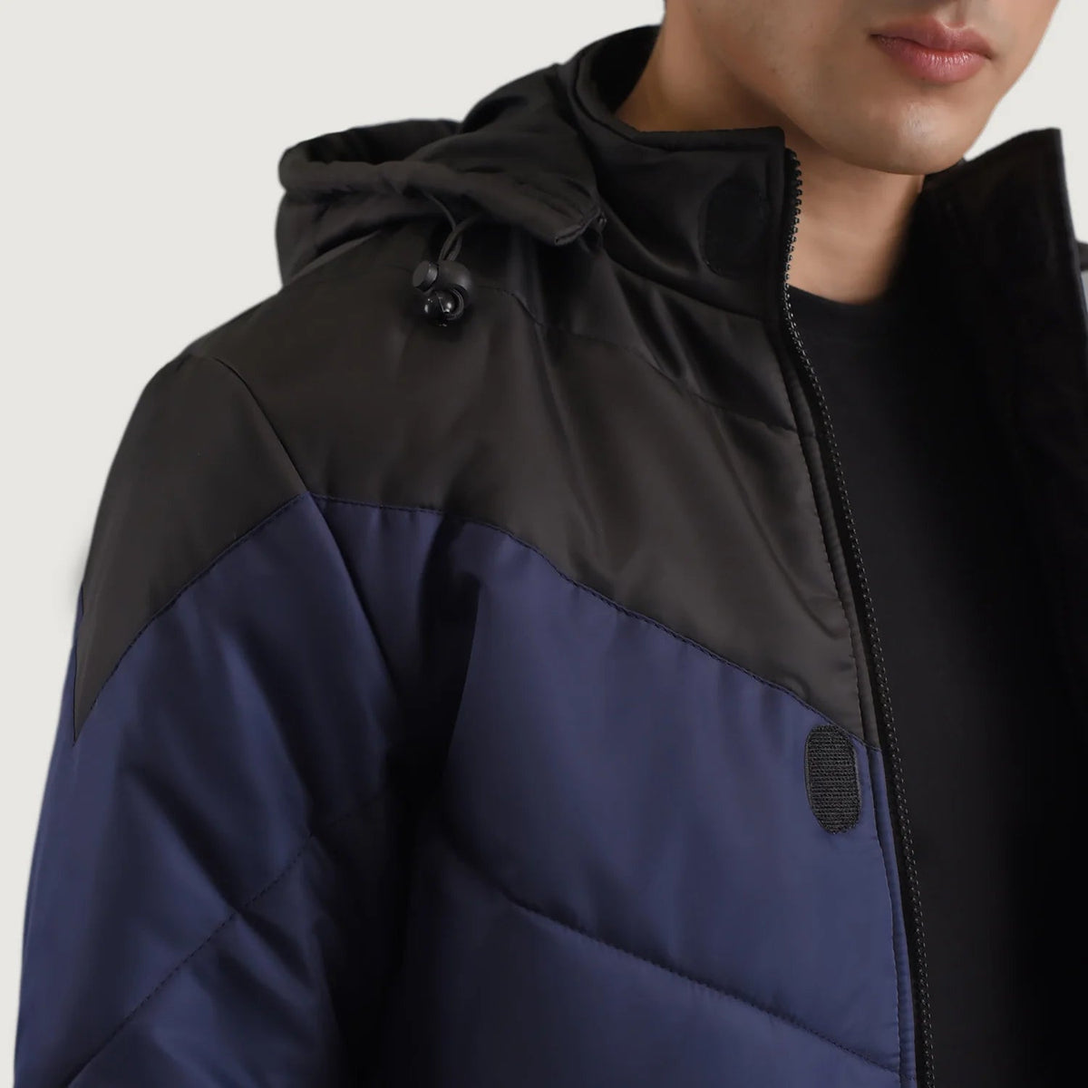 
내부 라이닝 뷰 Showing Quilted Viscose Lining & 내부 수납 포켓 2개