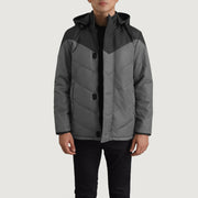 
Luka 블랙 & Grey Hooded Puffer 가죽 자켓 남성용 - 입체 소매 커팅과 슬림 테이퍼드 핏을 보여주는 측면 뷰