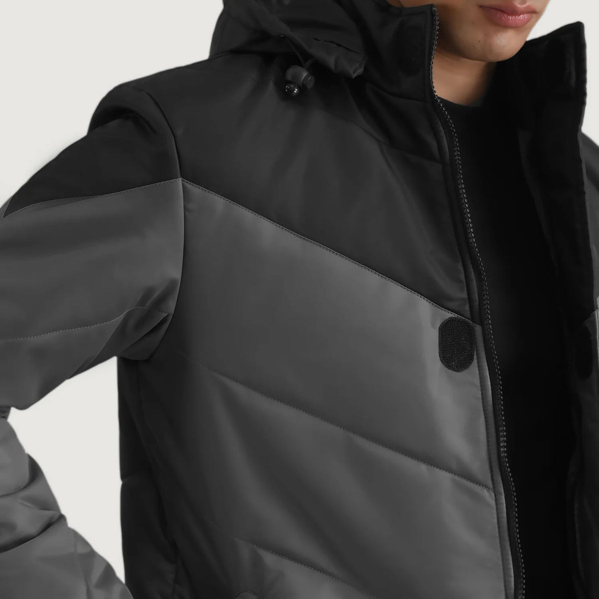 
내부 라이닝 뷰 Showing Quilted Viscose Lining & 내부 수납 포켓 2개