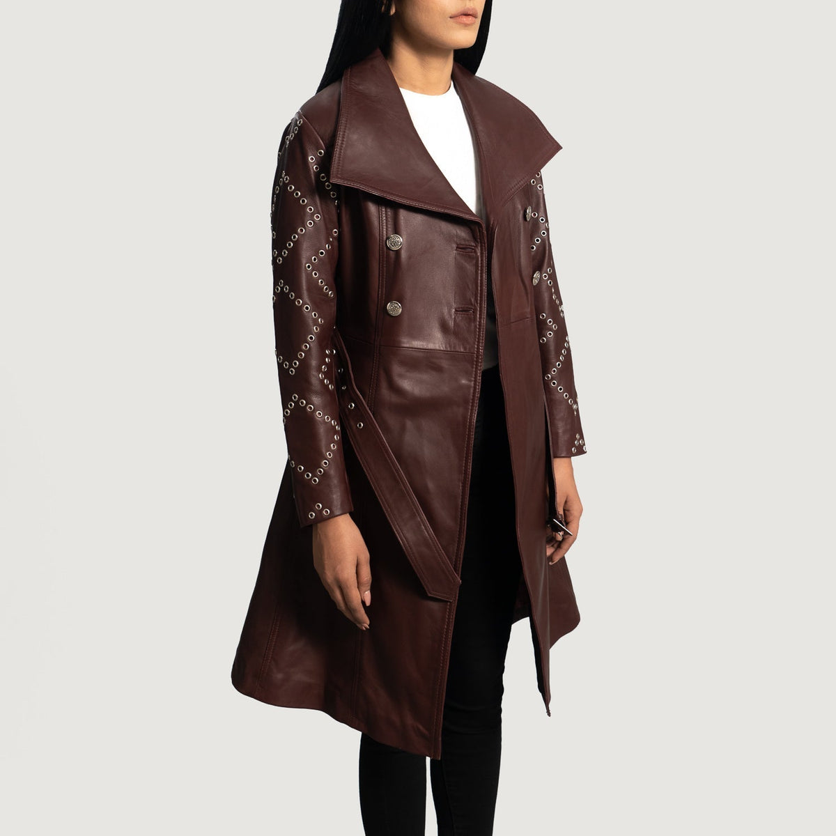 
Missoni 마룬 가죽 트렌치 코트 여성용 - 입체 소매 커팅과 슬림 테이퍼드 핏을 보여주는 측면 뷰