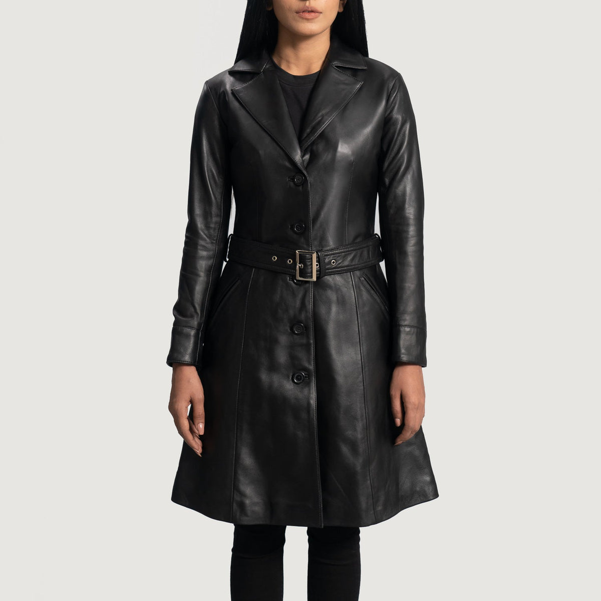 Close-Up Detail of Notch &amp; Button Hardware on Women's Moonlight 블랙 가죽 트렌치 코트 여성용