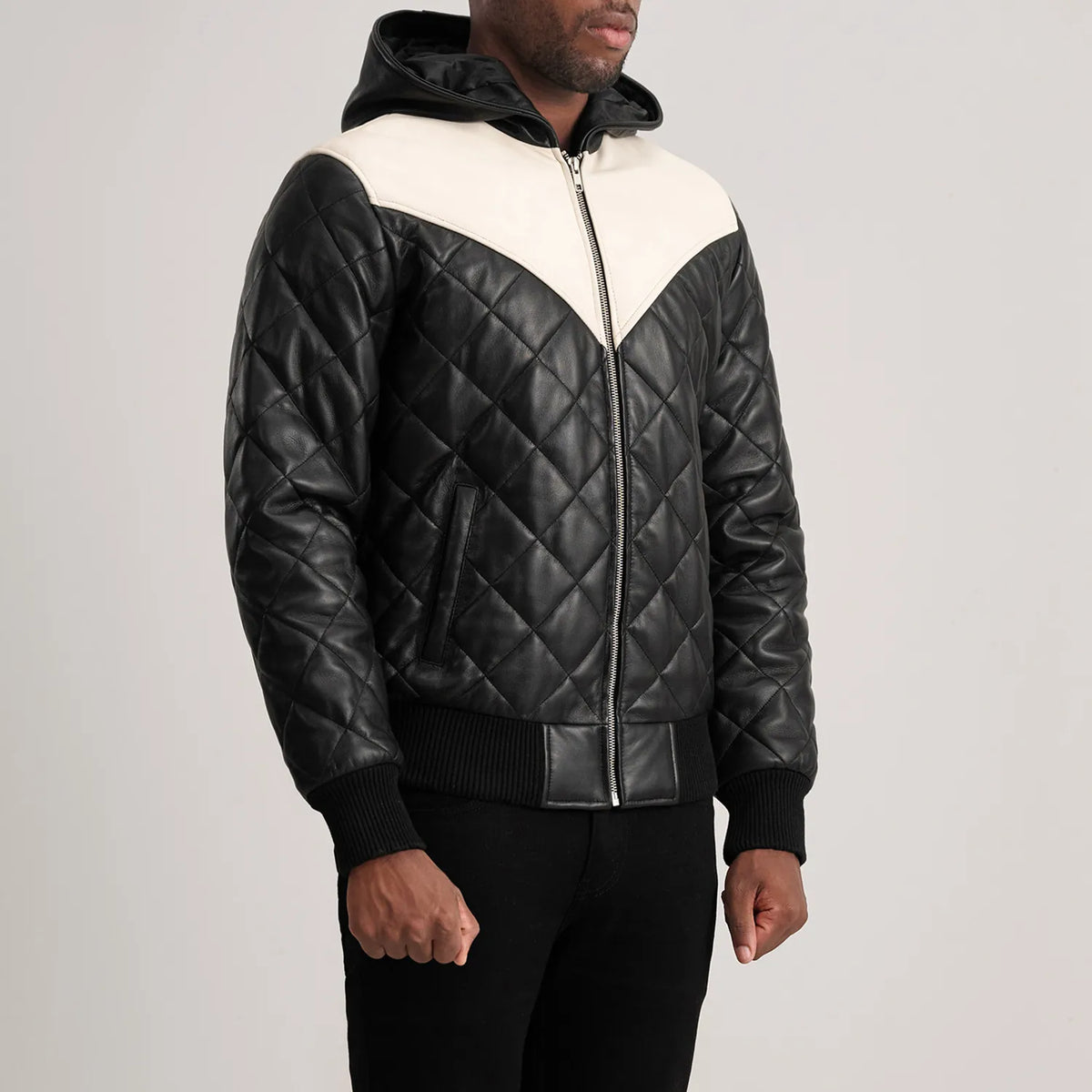 
Tan Brown Sheepskin Leather Bomber Jacket - 어깨 라인과 깔끔한 밑단이 돋보이는 뒷면 뷰