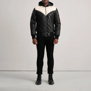 
Norman Tan Hooded Bomber Leather Puffer Jacket - 입체 소매 커팅과 슬림 테이퍼드 핏을 보여주는 측면 뷰