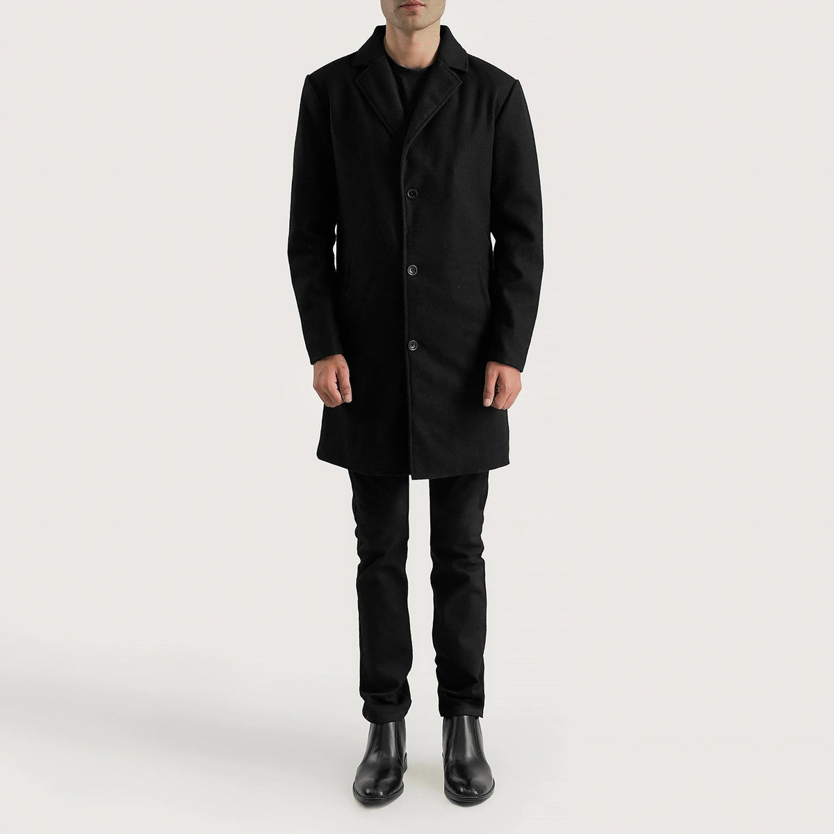 Petrillo 블랙 Wool Single Breasted 가죽 롱 코트 남성용 - Lateral Side Profile View Showing Sleeve Cut &amp; Athletic Taper Fit