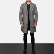 
클로즈업 상세 of Notch & Button Hardware on Petrillo Grey Wool Single Breasted 가죽 코트 남성용