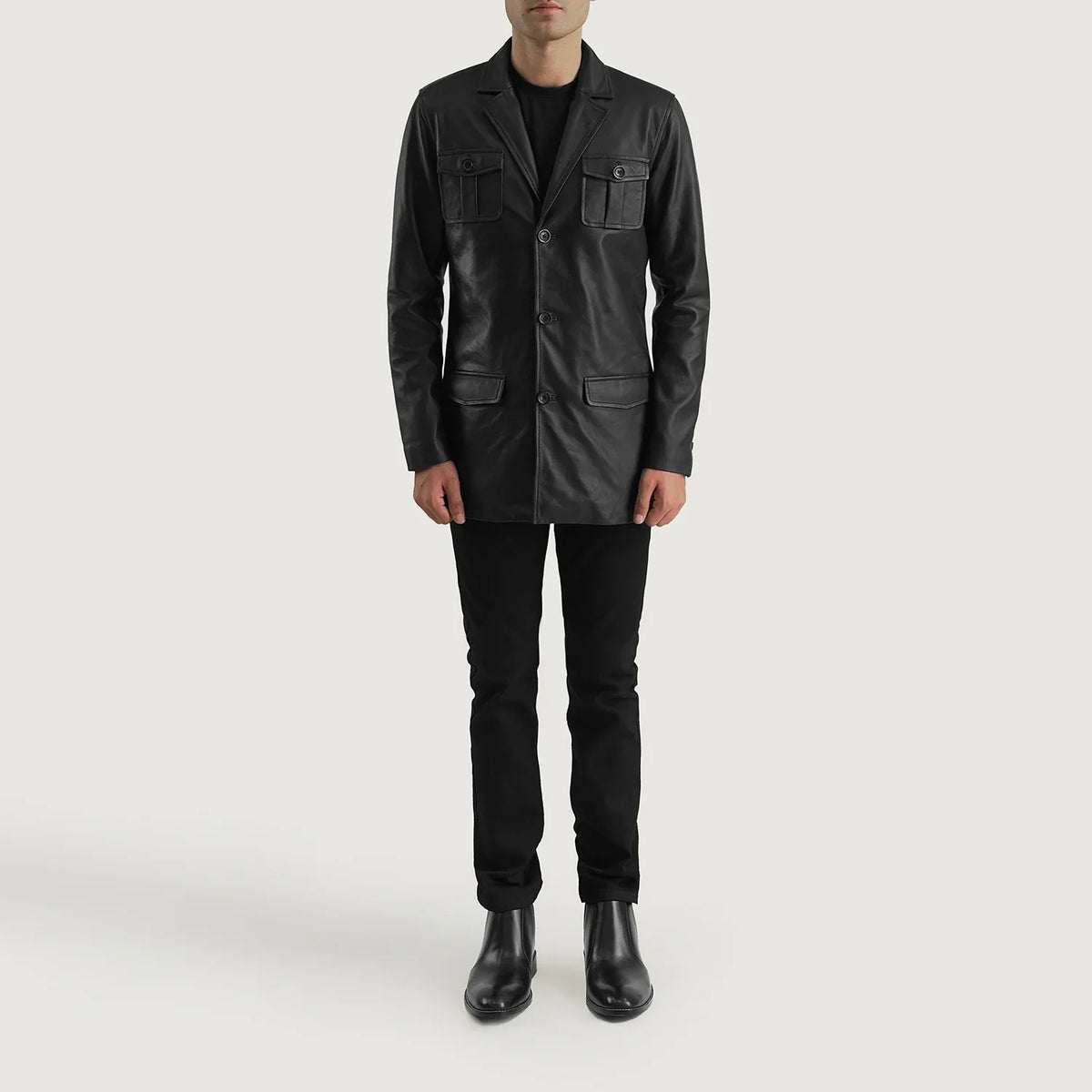 
Ray Cutler Black Leather Blazer - 입체 소매 커팅과 슬림 테이퍼드 핏을 보여주는 측면 뷰