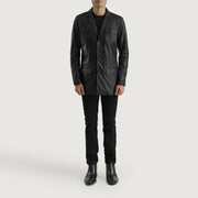 
Ray Cutler Black Leather Blazer - 입체 소매 커팅과 슬림 테이퍼드 핏을 보여주는 측면 뷰