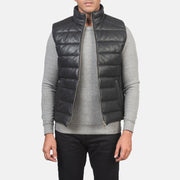 
Reeves 블랙 Leather 패딩 베스트 남성용 in Black Sheepskin Leather - 정면 스타일 및 테일러드 실루엣 | 공식 온라인 스토어 구매