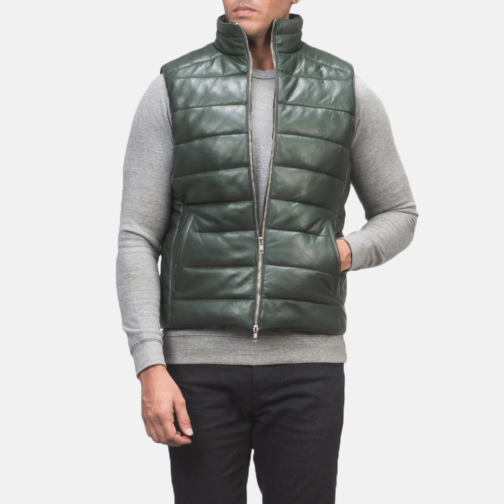 
클로즈업 상세 of Classic Collar & Zipper with Dual Puller Hardware on Reeves 그린 Leather 패딩 베스트 남성용