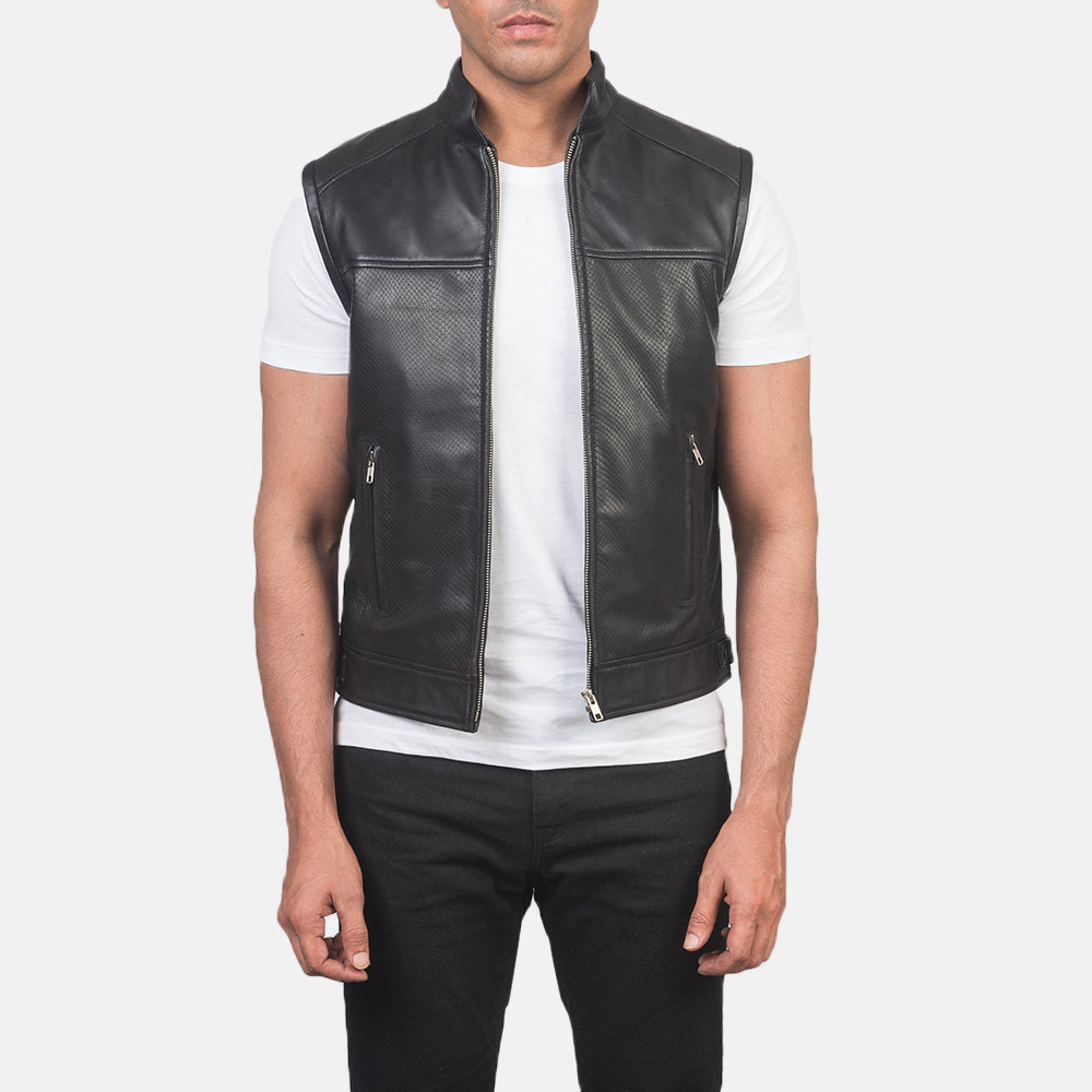
Roland 블랙 Leather Biker Vest 남성용 in Black Cowhide &Amp; Sheepskin Leather - 정면 스타일 및 테일러드 실루엣 | 공식 온라인 스토어 구매