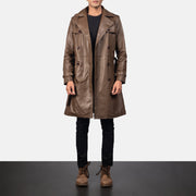 
클로즈업 상세 of Shirt & Heavy-Duty Zipper Hardware on Royson 브라운 Leather Duster 가죽 코트 남성용