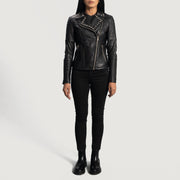Close-Up Detail of Notch &amp; Zipper Hardware on Women's Sally Mae Studded 블랙 가죽 라이더 자켓 여성용