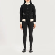 
Sasha A1 Black Suede Bomber Jacket - 입체 소매 커팅과 슬림 테이퍼드 핏을 보여주는 측면 뷰
