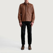Close-Up Detail of Shirt &amp; Buttons Hardware on Scout Matte 브라운 Leather Shirt 남성용