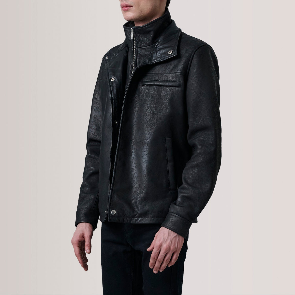Sean 블랙 Snuffed Classic 가죽 자켓 남성용 For Men - Lateral Side Profile View Showing Sleeve Cut &amp; Athletic Taper Fit