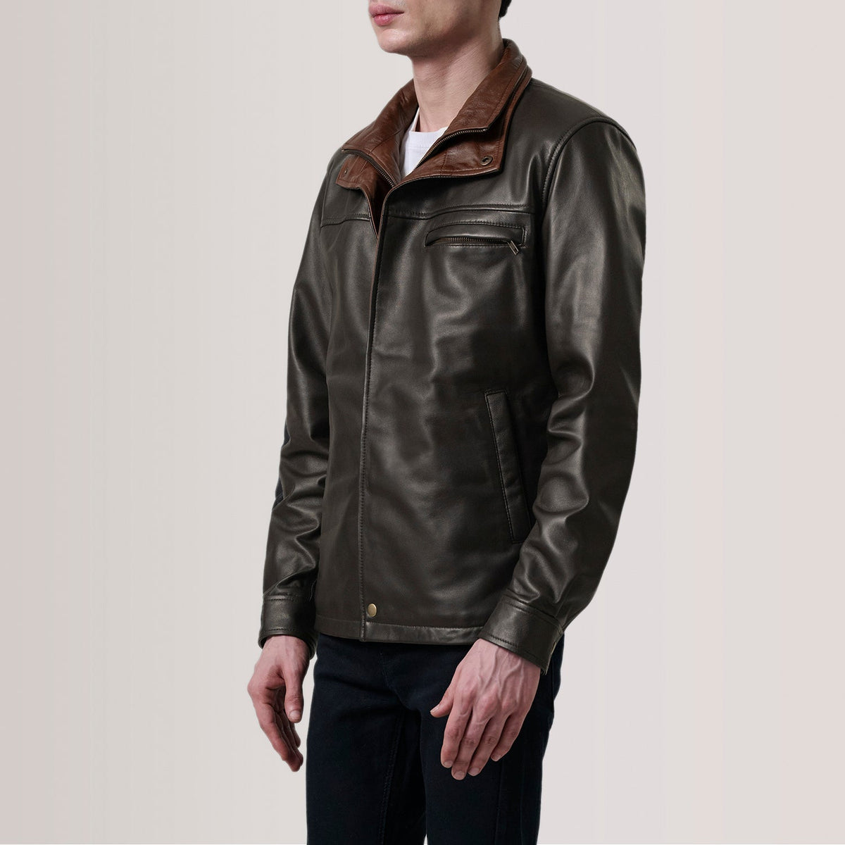 Sean 브라운 Leather Classic 가죽 자켓 남성용 For Men - Lateral Side Profile View Showing Sleeve Cut &amp; Athletic Taper Fit