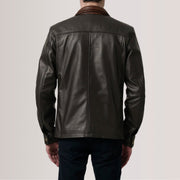 Close-Up Detail of Shirt &amp; Zipper Hardware on Sean 브라운 Leather Classic 가죽 자켓 남성용 For Men