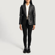 Close-Up Detail of Notch &amp; Button Hardware on Women's Selina 블랙 가죽 테일러드 블레이저 여성용