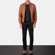 Men's Shane 브라운 가죽 봄버 자켓 남성용 - Lateral Side Profile View Showing Sleeve Cut &amp; Athletic Taper Fit