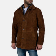 Men's Sheriff 브라운 스웨이드 자켓 남성용 - Lateral Side Profile View Showing Sleeve Cut &amp; Athletic Taper Fit