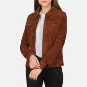
Suzy Brown Suede Trucker Jacket in Brown Goatskin Suede - 정면 스타일 및 테일러드 실루엣 | 공식 온라인 스토어 구매