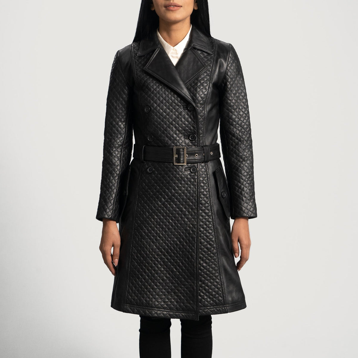 
Sweet Susan 블랙 가죽 트렌치 코트 여성용 in Black Sheepskin Leather - 정면 스타일 및 테일러드 실루엣 | 공식 온라인 스토어 구매