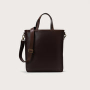 
The Poet Vintage Brown Leather Tote Bag For Men & Women in Vintage Brown Full-Grain Leather - Full Exterior 정면 스타일 및 테일러드 실루엣 | 공식 온라인 스토어 구매