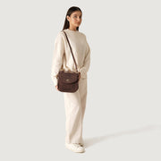 
Distressed Brown Full-Grain leather Bag - 보강된 가죽 스트랩과 정교한 스티칭이 돋보이는 후면 뷰