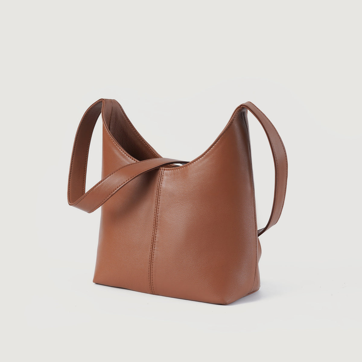 
The Stefani Brown Leather Hobo Bag For Women - 입체 소매 커팅과 슬림 테이퍼드 핏을 보여주는 측면 뷰