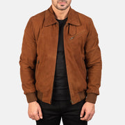 Men's Tomchi 탠 Suede 가죽 자켓 남성용 in Brown Goatskin Suede - Front Profile View &amp; Tailored Silhouette | Buy Online