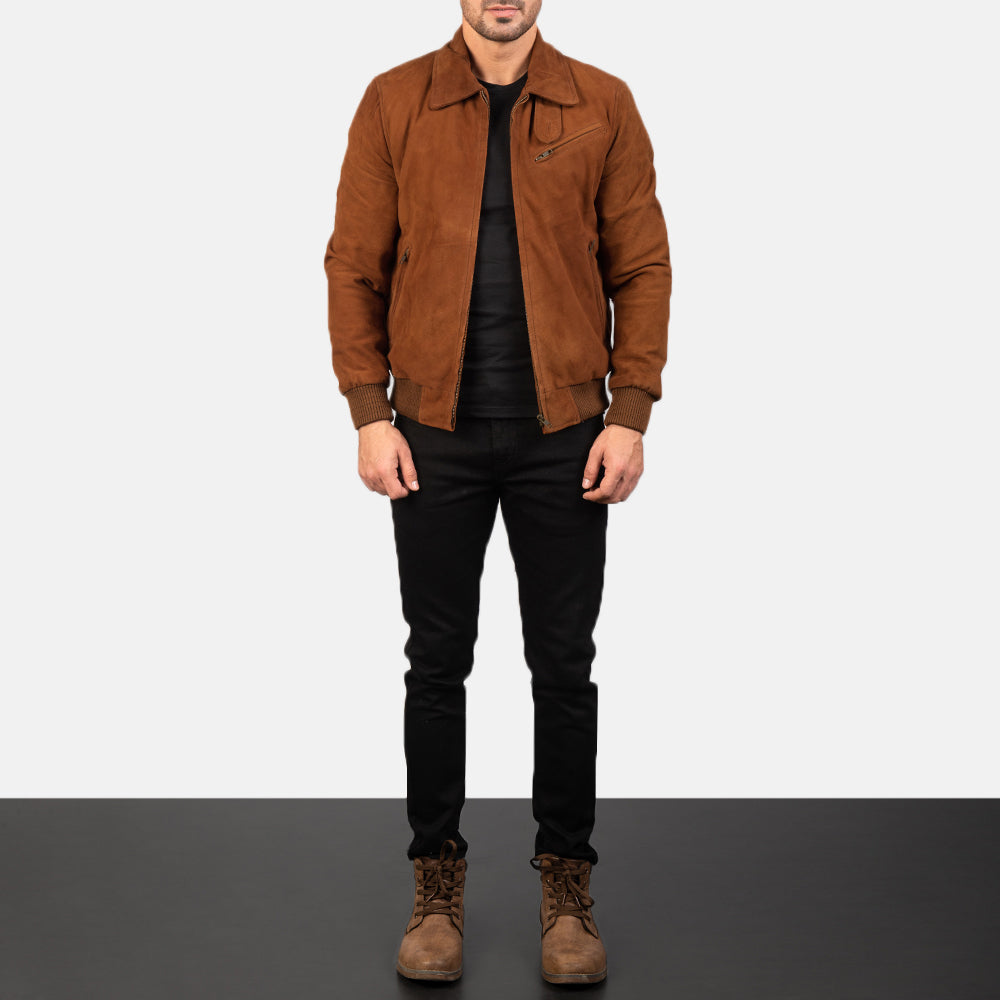 Men's Tomchi 탠 Suede 가죽 자켓 남성용 - Lateral Side Profile View Showing Sleeve Cut &amp; Athletic Taper Fit