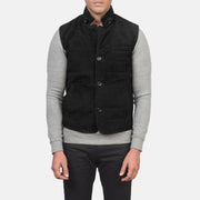 
클로즈업 상세 of Notch with removable throat latch & Button Hardware on Tony 블랙 Suede Vest 남성용