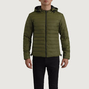 Close-Up Detail of Classic Collar &amp; Zipper Hardware on Tyler Green Hooded Puffer 가죽 자켓 남성용