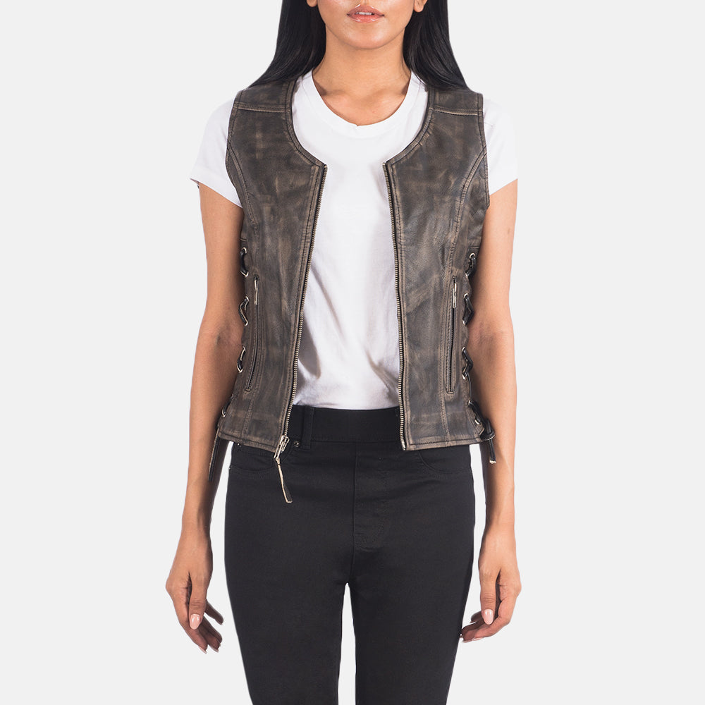 
Vanda Distressed 브라운 Leather Biker Vest 여성용 in Distressed Brown Goatskin Leather - 정면 스타일 및 테일러드 실루엣 | 공식 온라인 스토어 구매