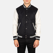 Close-Up Detail of Varsity &amp; Snap Buttons Hardware on Men's Vaxton 블랙 &amp; White Hybrid Varsity 가죽 자켓 남성용