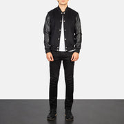 Men's Vaxton 블랙 Hybrid Varsity 가죽 자켓 남성용 - Lateral Side Profile View Showing Sleeve Cut &amp; Athletic Taper Fit