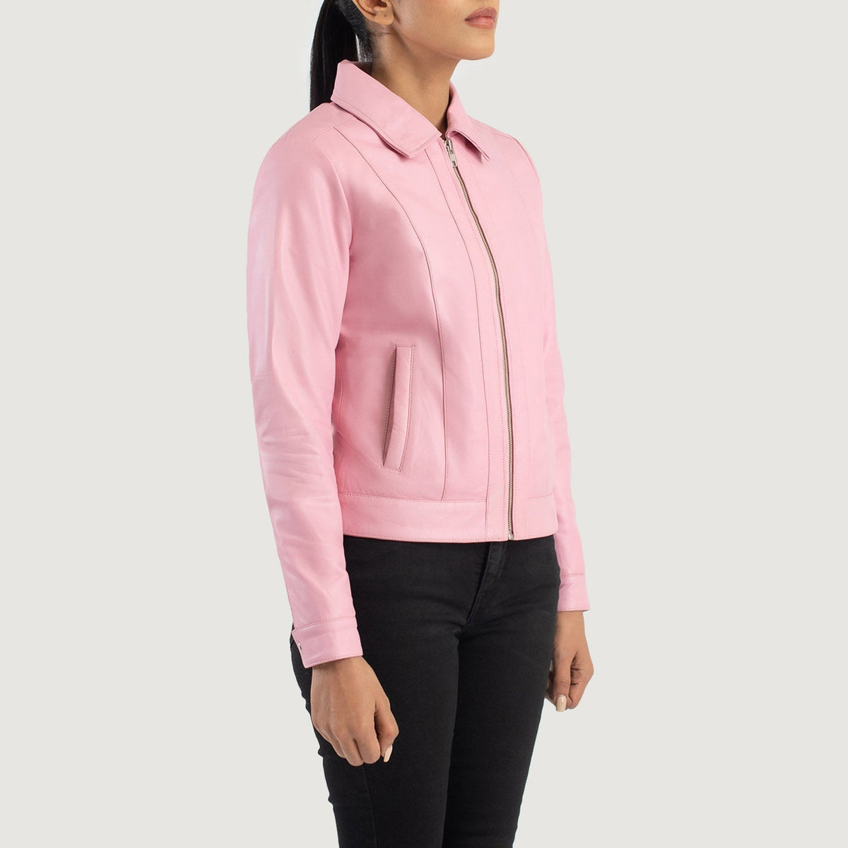 
Pink Sheepskin Leather Biker Jacket - 어깨 라인과 깔끔한 밑단이 돋보이는 뒷면 뷰