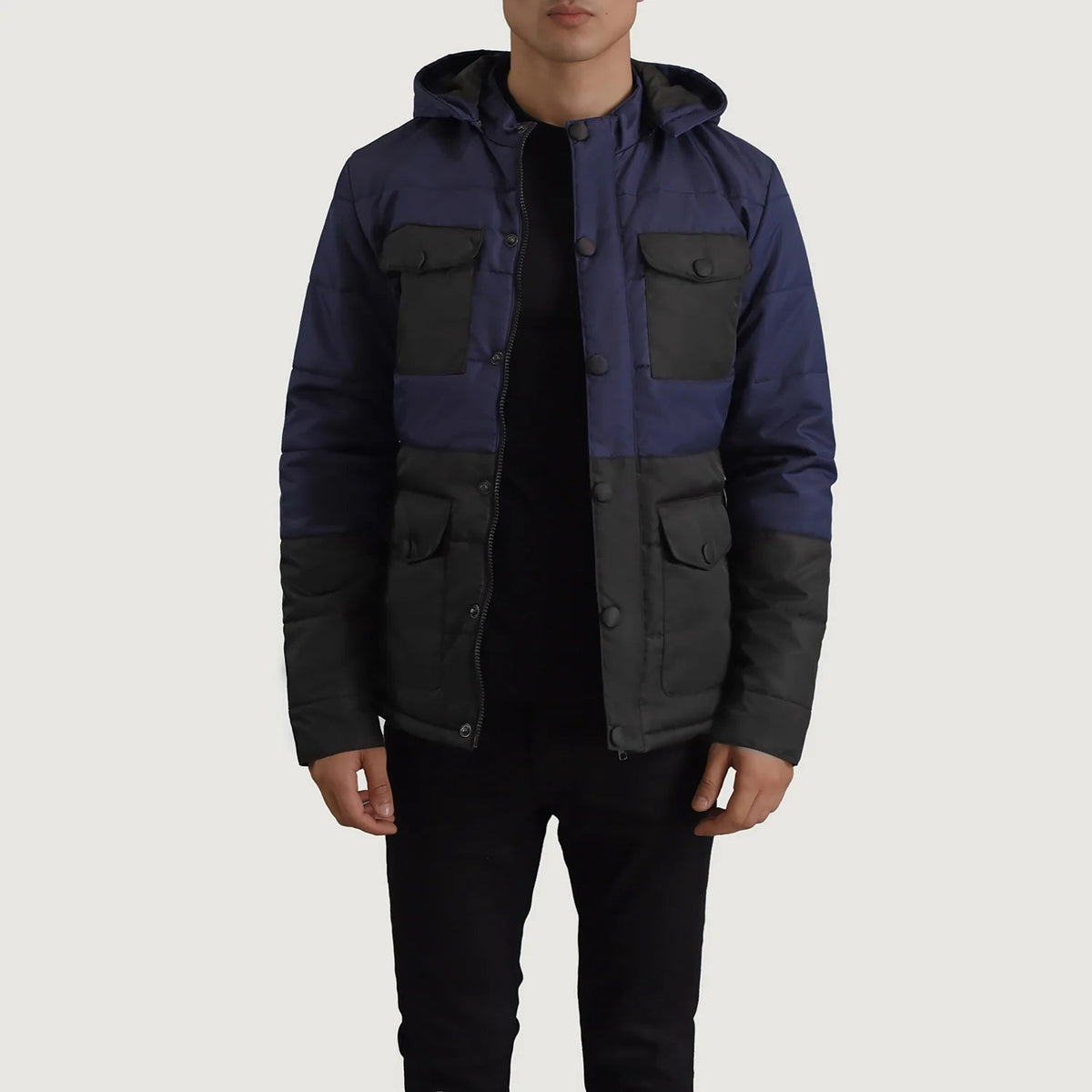 
Wayne 블랙 & 블루 Hooded Puffer 가죽 자켓 남성용 in Black + Blue Full-Grain Leather - 정면 스타일 및 테일러드 실루엣 | 공식 온라인 스토어 구매