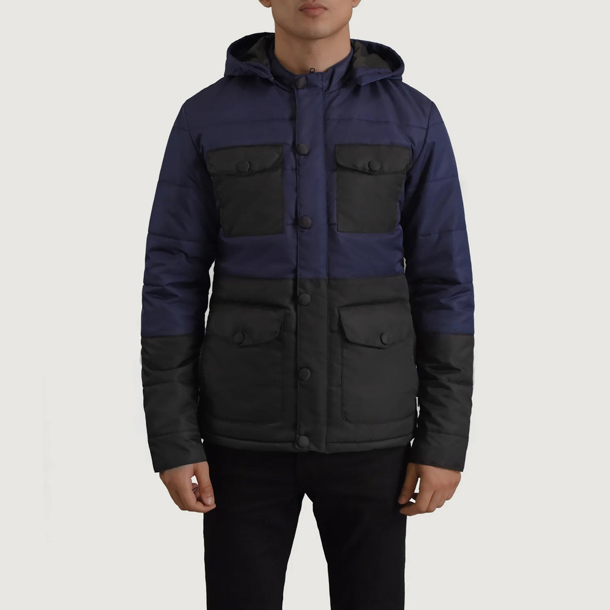 
클로즈업 상세 of Classic Collar & Heavy-Duty Zipper Hardware on Wayne 블랙 & 블루 Hooded Puffer 가죽 자켓 남성용