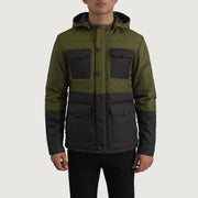 
클로즈업 상세 of Classic Collar & Heavy-Duty Zipper Hardware on Wayne 블랙 & 그린 Hooded Puffer 가죽 자켓 남성용