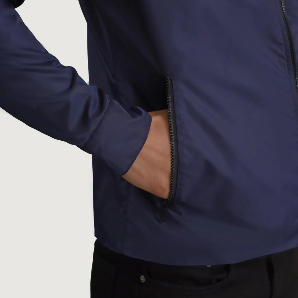 
내부 라이닝 뷰 Showing Quilted Viscose Lining & 내부 수납 포켓 2개