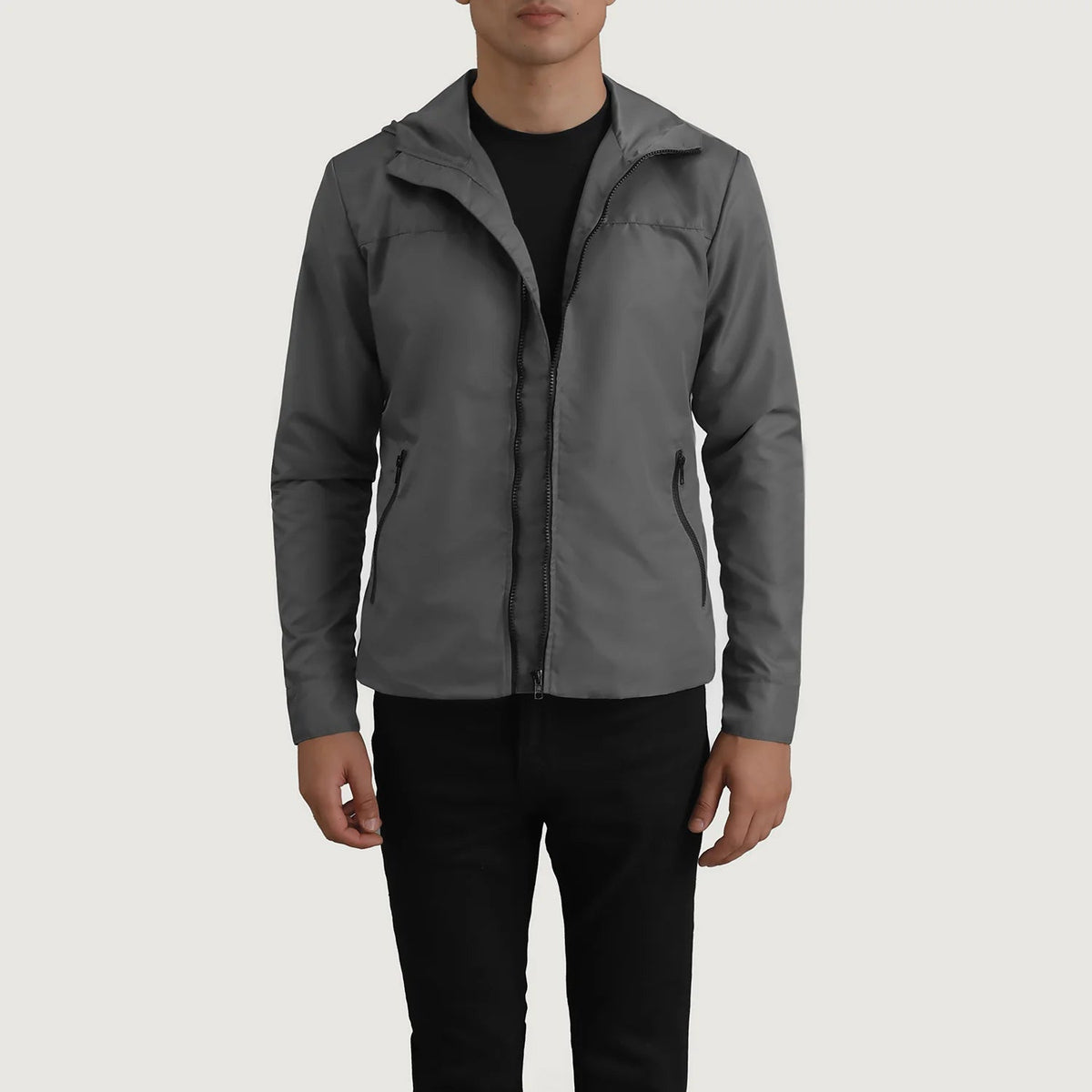 
Wesley Grey Hooded Windbreaker 가죽 자켓 남성용 in Grey Full-Grain Leather - 정면 스타일 및 테일러드 실루엣 | 공식 온라인 스토어 구매
