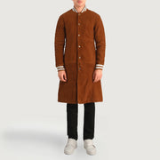 Wilde 브라운 Suede Varsity 가죽 롱 코트 남성용 - Lateral Side Profile View Showing Sleeve Cut &amp; Athletic Taper Fit