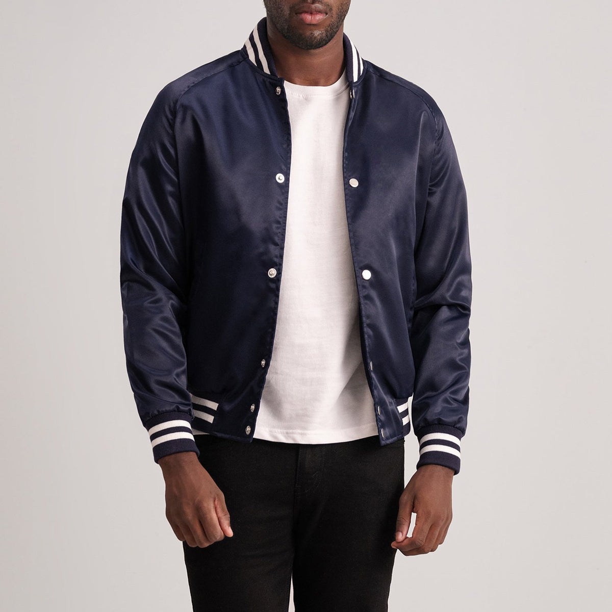 Xander Blue Varsity 가죽 자켓 남성용 - Lateral Side Profile View Showing Sleeve Cut &amp; Athletic Taper Fit