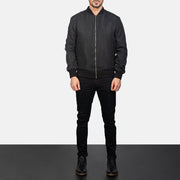 Men's Zack 블랙 가죽 봄버 자켓 남성용 - Lateral Side Profile View Showing Sleeve Cut &amp; Athletic Taper Fit