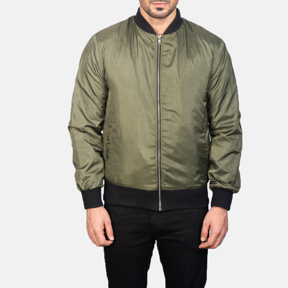 Close-Up Detail of Varsity &amp; Zipper Hardware on Men's Zack Green 가죽 봄버 자켓 남성용
