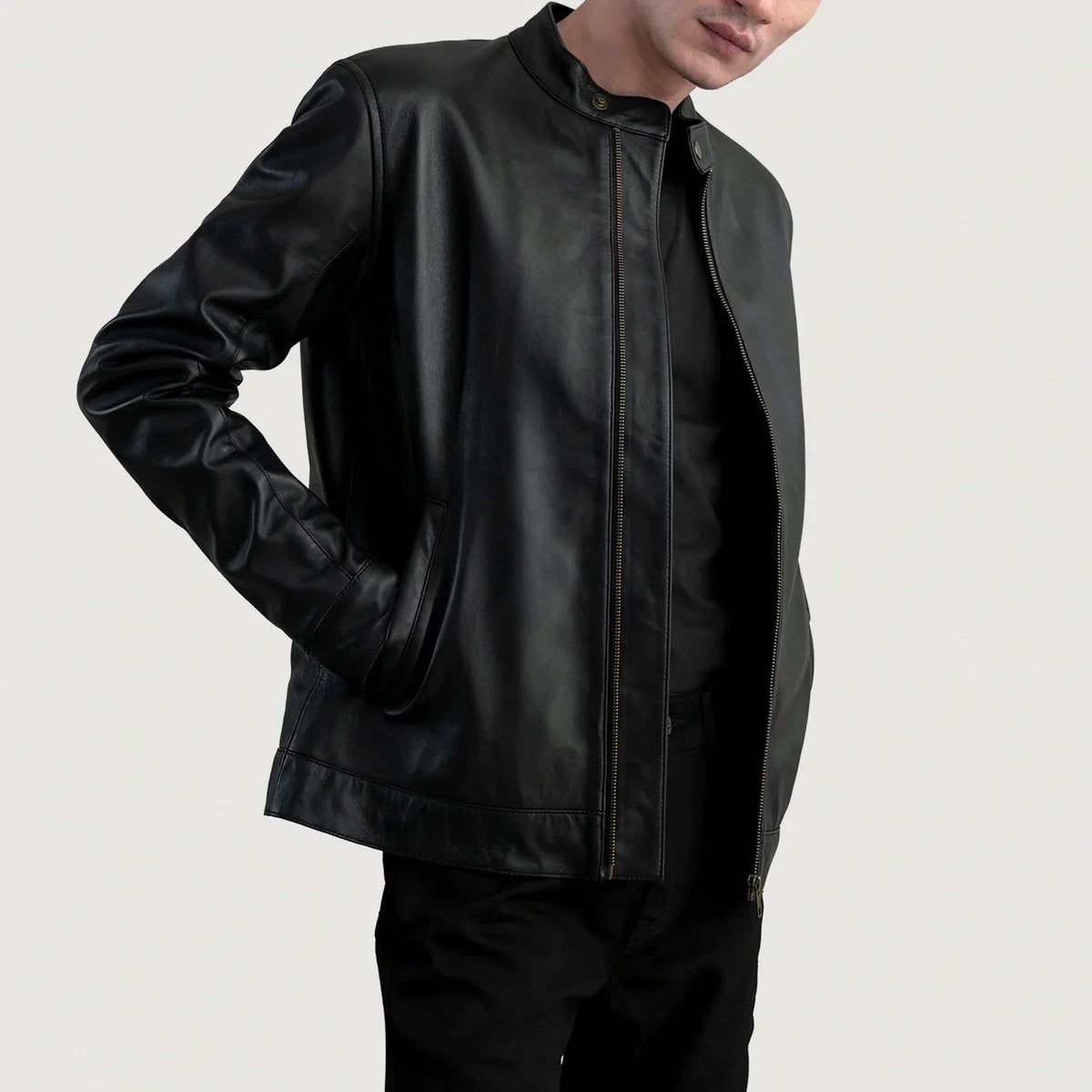 Zen 블랙 가죽 라이더 자켓 남성용 - Lateral Side Profile View Showing Sleeve Cut &amp; Athletic Taper Fit